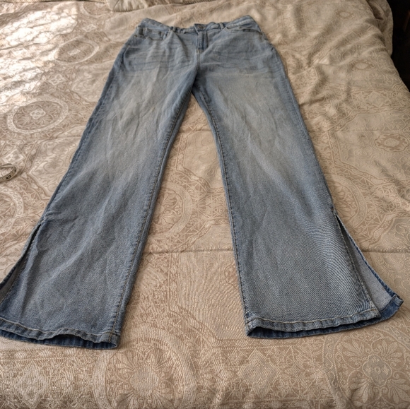 Boohoo Jeans Wide slit leg mid rise. 10 - Picture 2 of 11